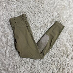 Women’s Size 22R Tan Ariat Knee Patch Horseback Riding Breeches. Good Condition.